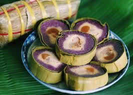 Bánh tét lá cẩm